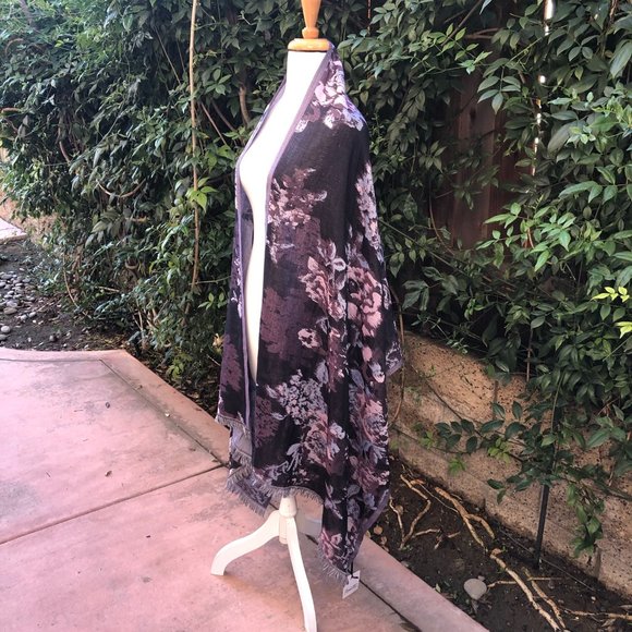 Nanette Lepore Floral Print Lightweight Scarf Wrap 78" x 57" - Picture 4 of 10